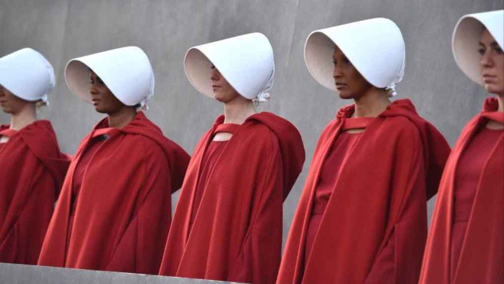 Escena de la serie 'The Handmaids Tale'