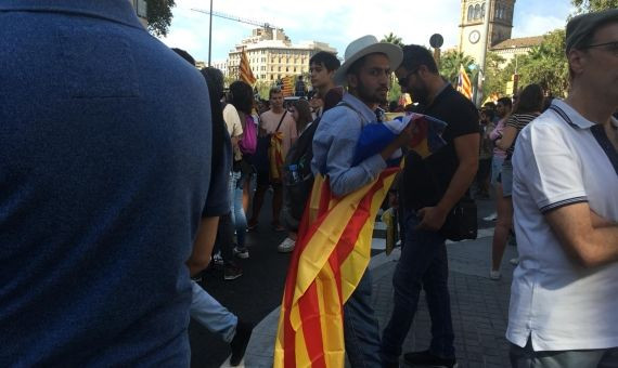 Un hombre con una bandera independentista / PB