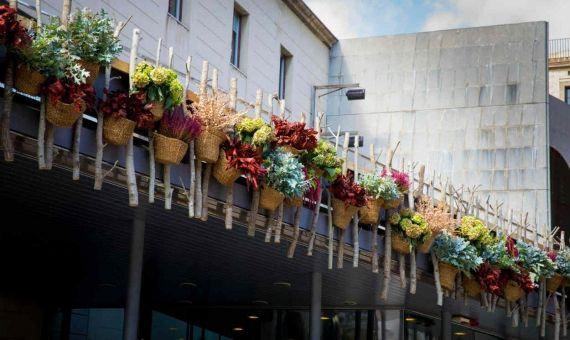 La decoración floral es una de las protagonistas de la fiesta / @AmicsdelaRambla