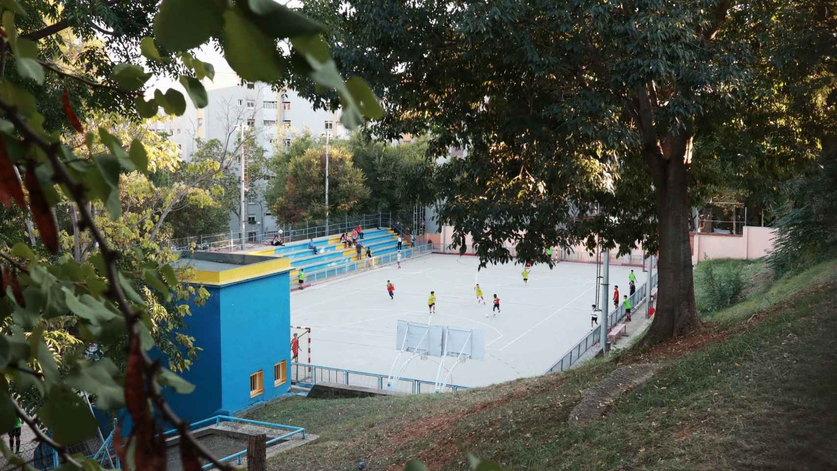 Pista del CEM Guineueta / HUGO FERNÁNDEZ