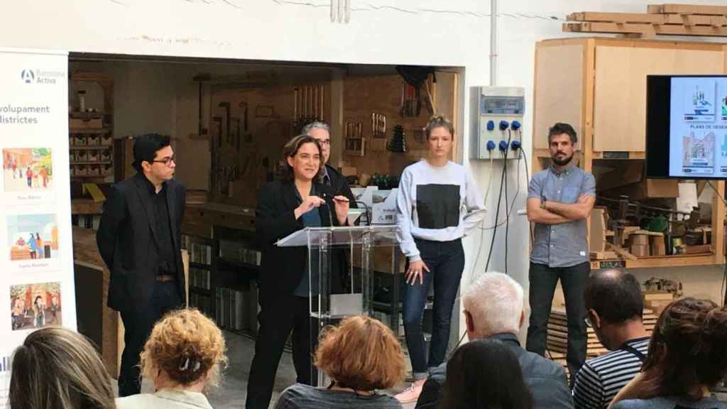 Pisarello, Colau, Montaner, Schorn y Porro, durante el acto en el TMDC de Sant Martí / MIKI