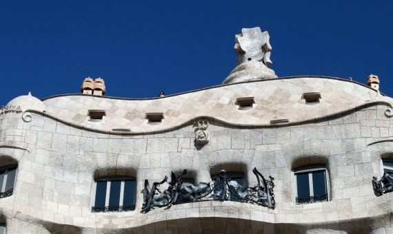 Detalle de la Pedrera, en el paseo de Gràcia / HUGO FERNÁNDEZ