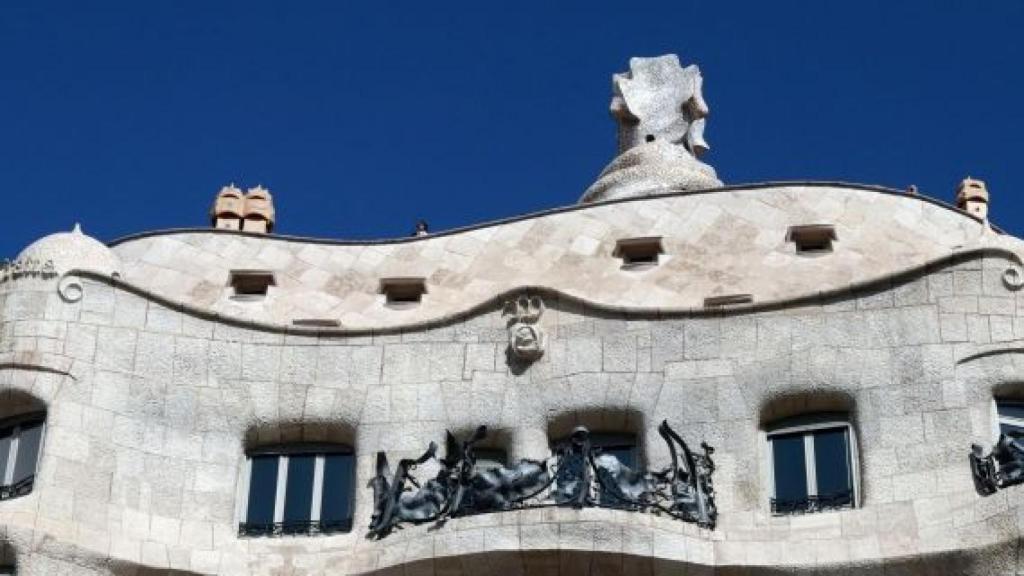 Detalle de la Pedrera, en el paseo de Gràcia / HUGO FERNÁNDEZ