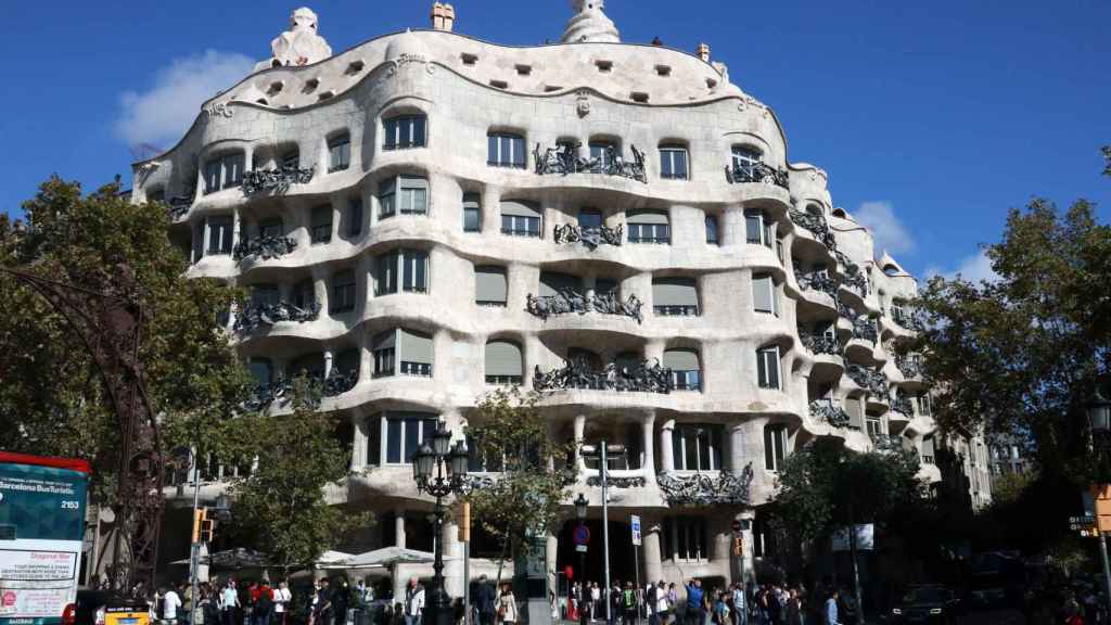 La Pedrera es uno de los iconos del paseo de Gràcia / HUGO FERNÁNDEZ