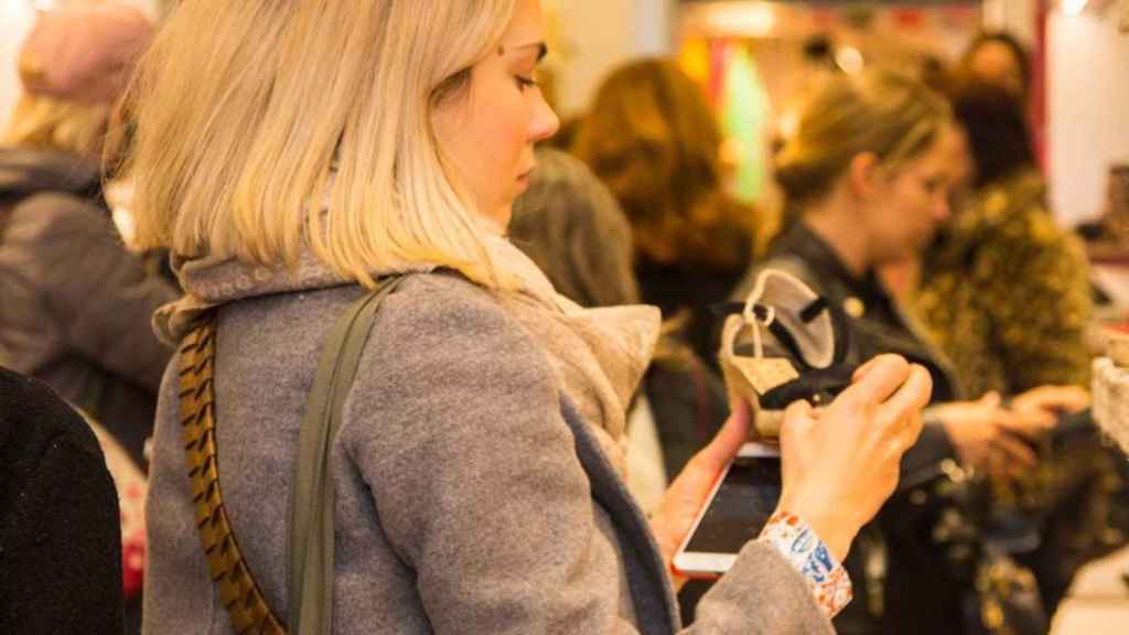 Una mujer de compras en el Barcelona Shopping Days / TURISME DE BARCELONA WEB