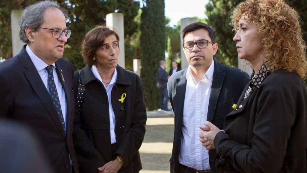 Gerado Pisarello, junto a Torra y Ester Capella, durante el acto de homenaje / EFE