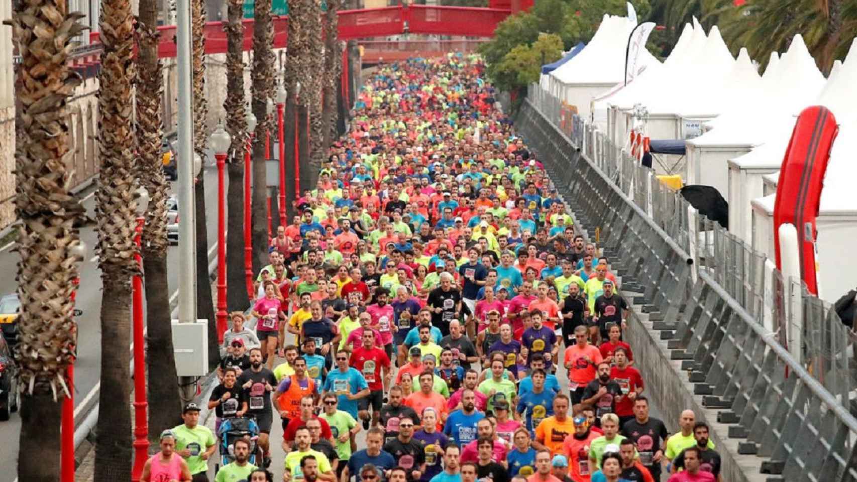 El Correbarri es la carrera atlética de los distritos de Barcelona: un caleidoscopio multicolor / Correbarri