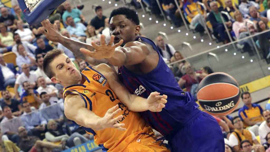 Kevin Seraphin, pívot del Barça, en la pista del Gran Canaria / EFE