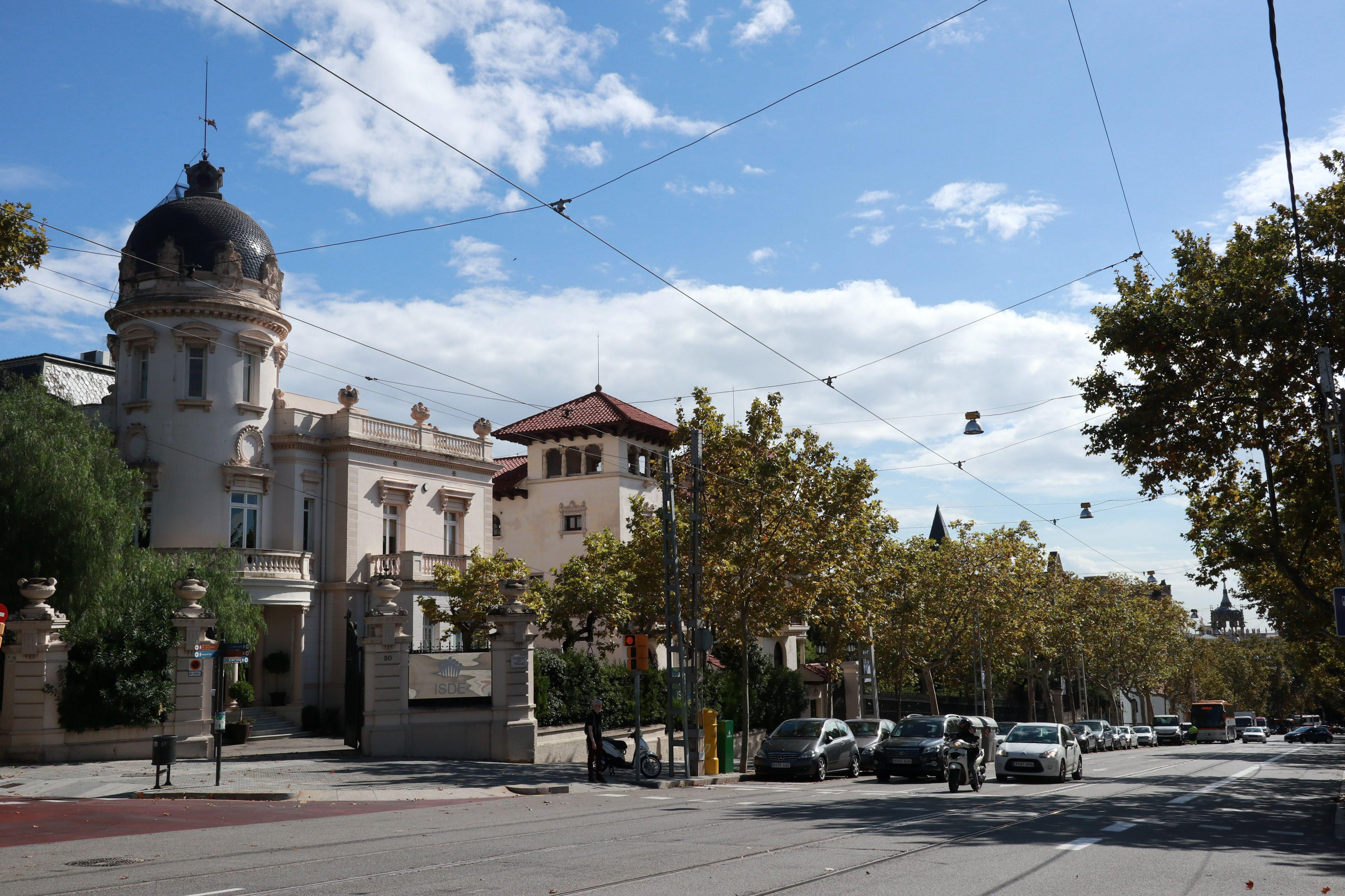 Avenida del Tibidabo, una de las calles con menos contaminación de Barcelona / HUGO FERNÁNDEZ