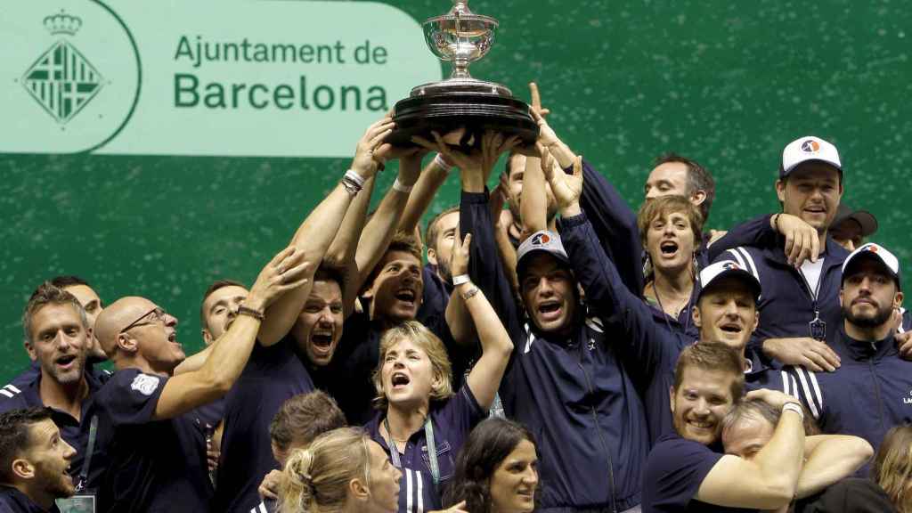 La selección francesa, celebrando su victoria en el Mundial de Pelota Barcelona 2018 / EFE- ENRIC FONTCUBERTA