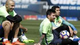 Mascherano, Messi y Luis Suárez, en un entrenamiento del Barça / FCB