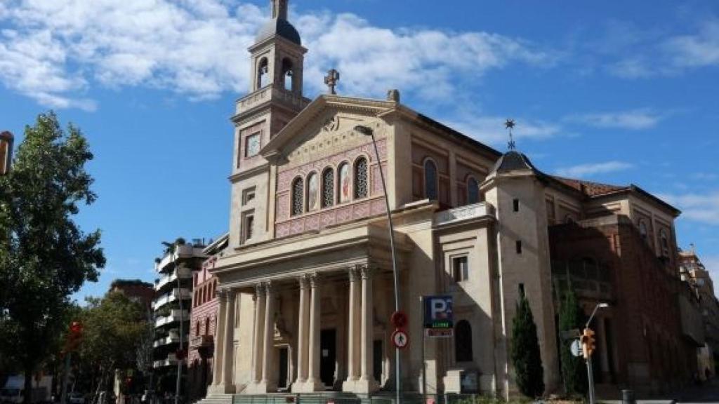 Iglesia de Santa Maria de la Bonanova y principio del paseo de la Bonanova / HUGO FERNÁNDEZ