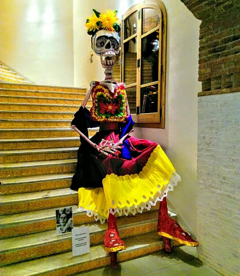 Frida Kahlo convertida en Catrina por Miguel Ángel Hernández