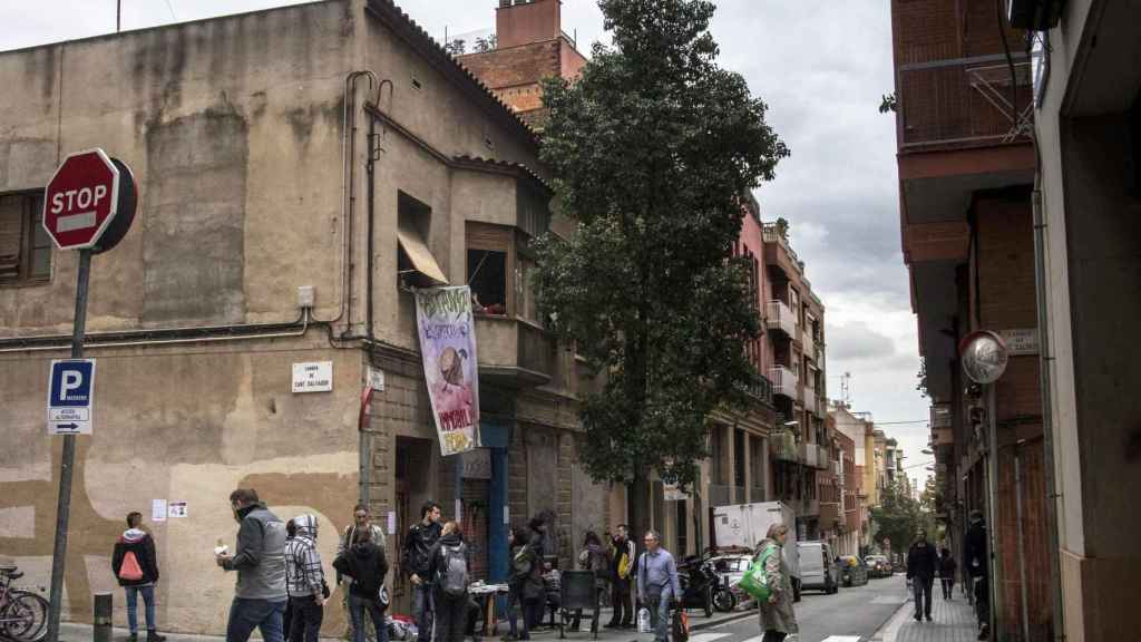 La casa okupa Ka la Kastanya en el barrio de Gràcia / HUGO FERNÁNDEZ