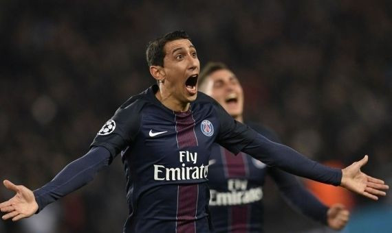 Di María celebra uno de los goles del PSG al Barça en la Champions 