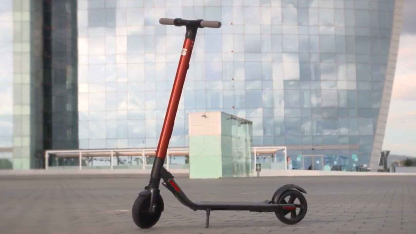 El patinete de Seat junto a Segway, incursión en la micromovilidad