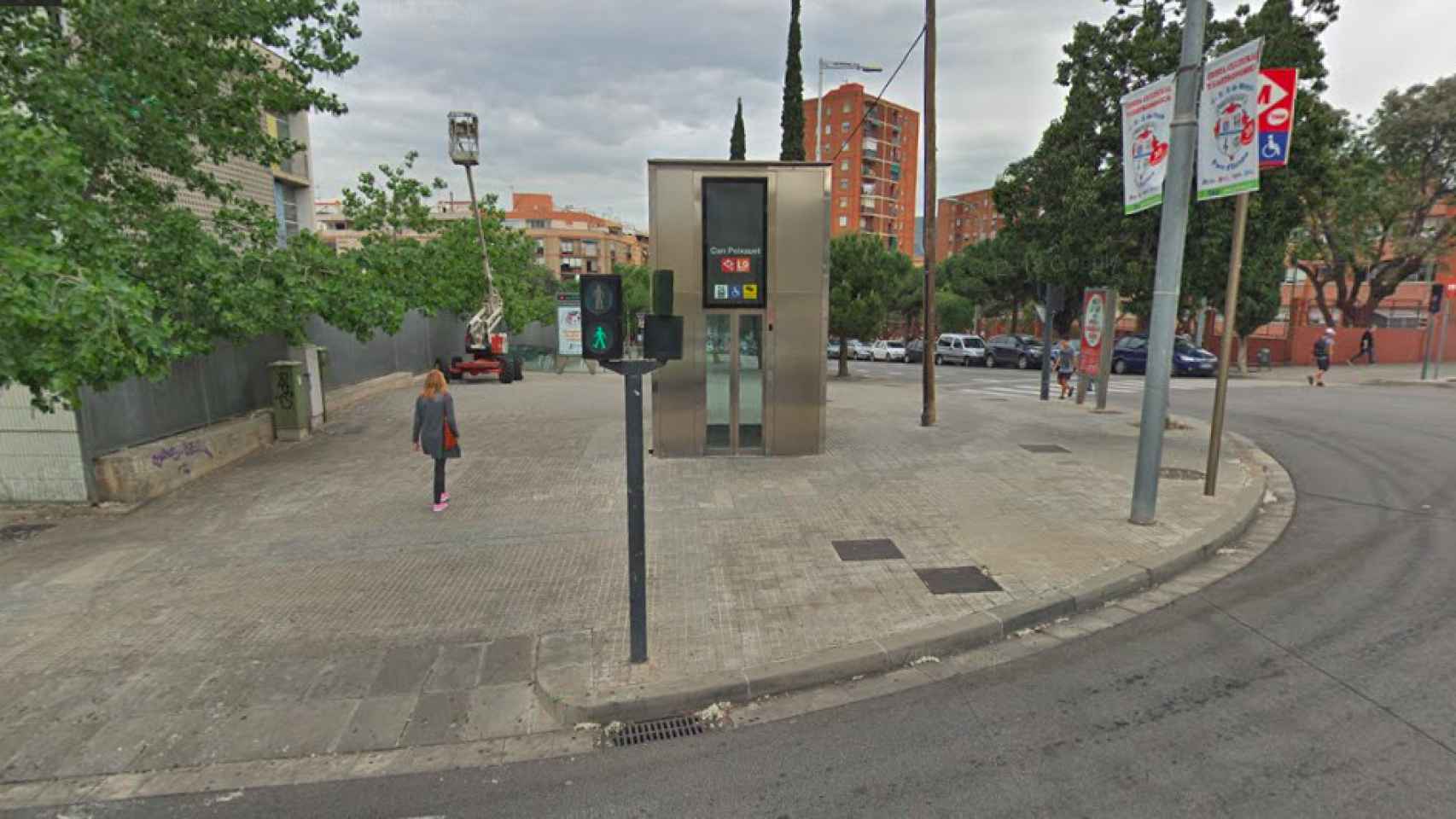 Acceso a la estación de metro de Can Peixauet