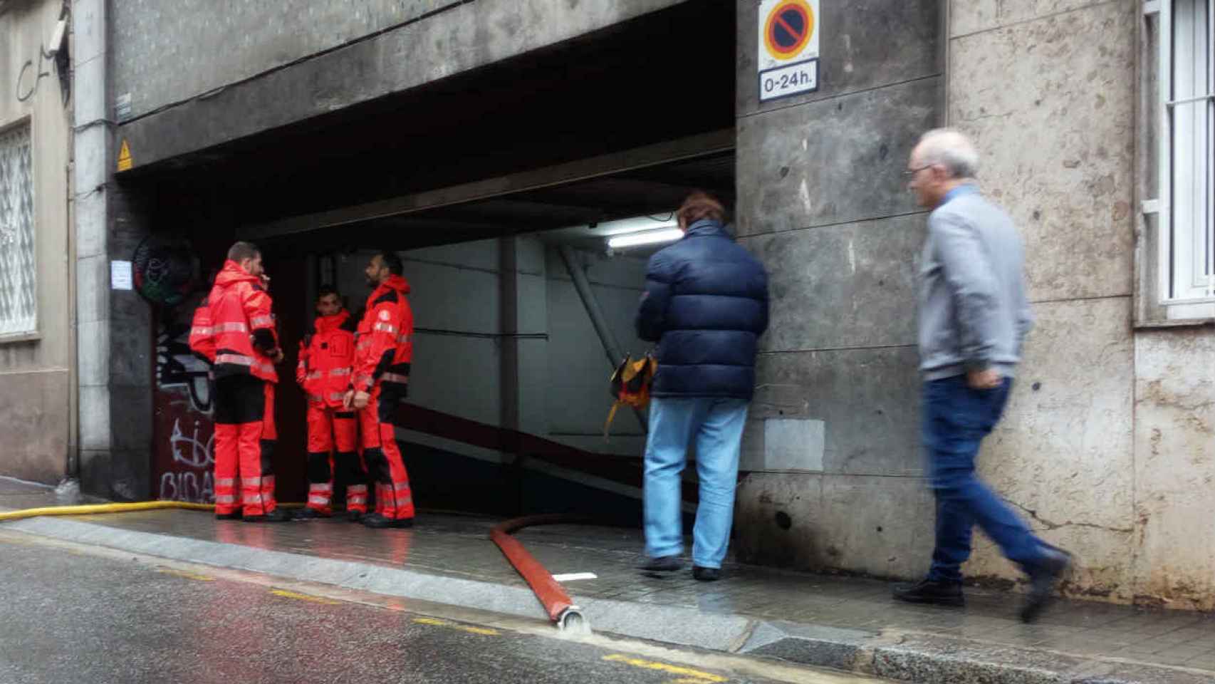 Los bomberos han tenido trabajo extra esta pasada noche / HUGO FERNÁNDEZ