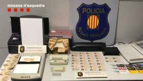 Billetes de 50 euros, DNI falsificados y material para hacerlos encontrados por los Mossos / Mossos d'Esquadra