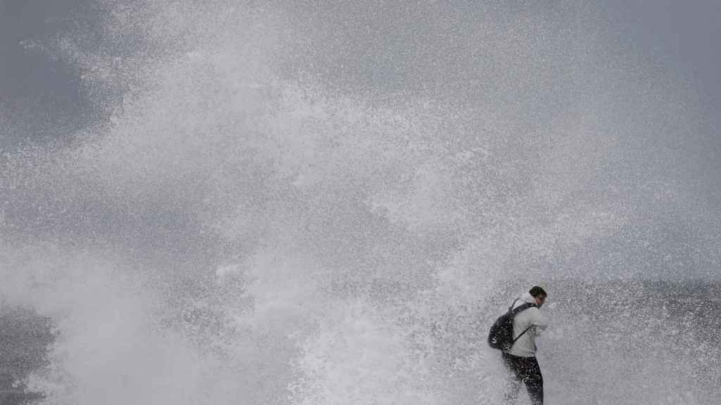 La lluvia y el viento seguirán presentes esta semana / EFE