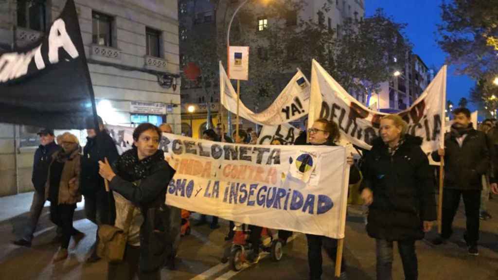 El Tsunami Vecinal toma las calles de Barcelona contra Colau / MA