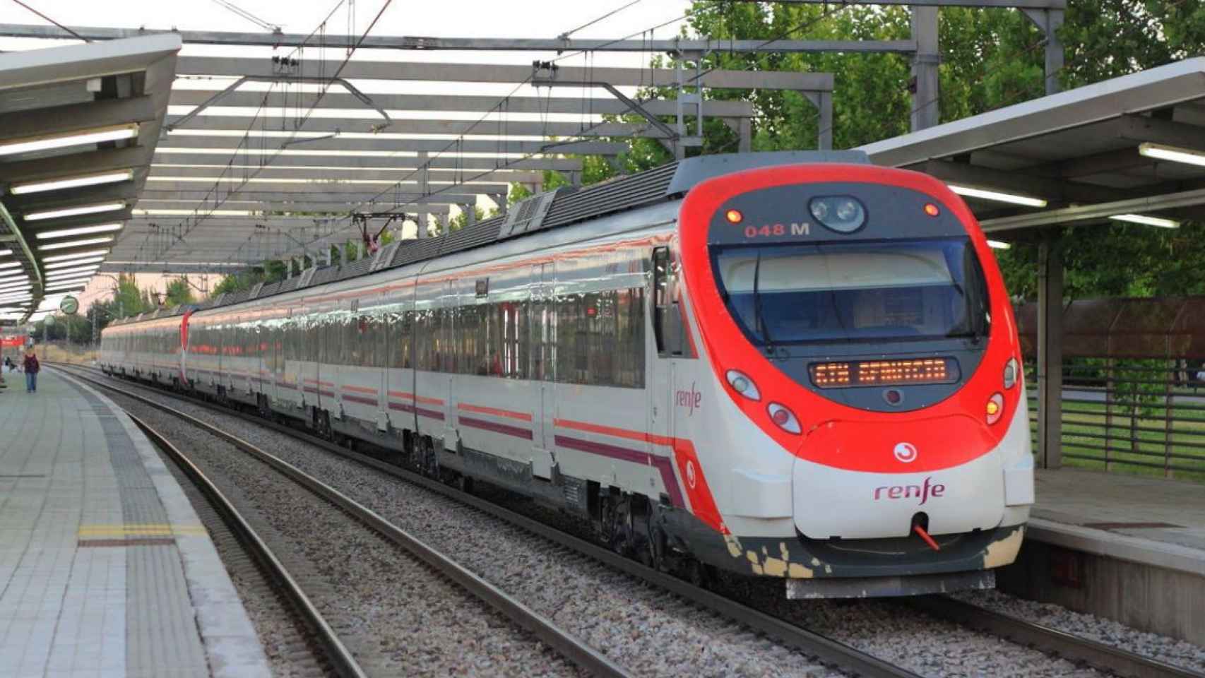 Un tren de cercanías en una imagen de archivo  / Renfe