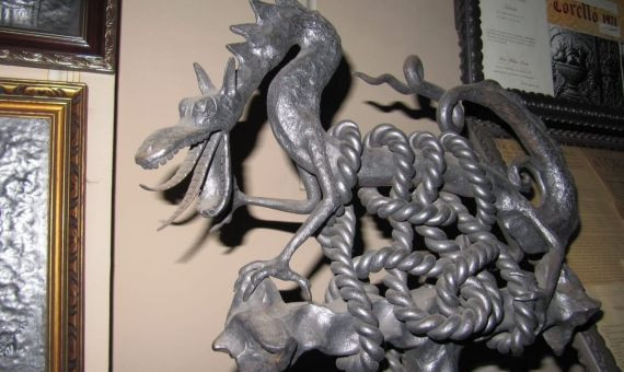 Dragones que decoran la casa  / MONTSE LLORENS BALACIART