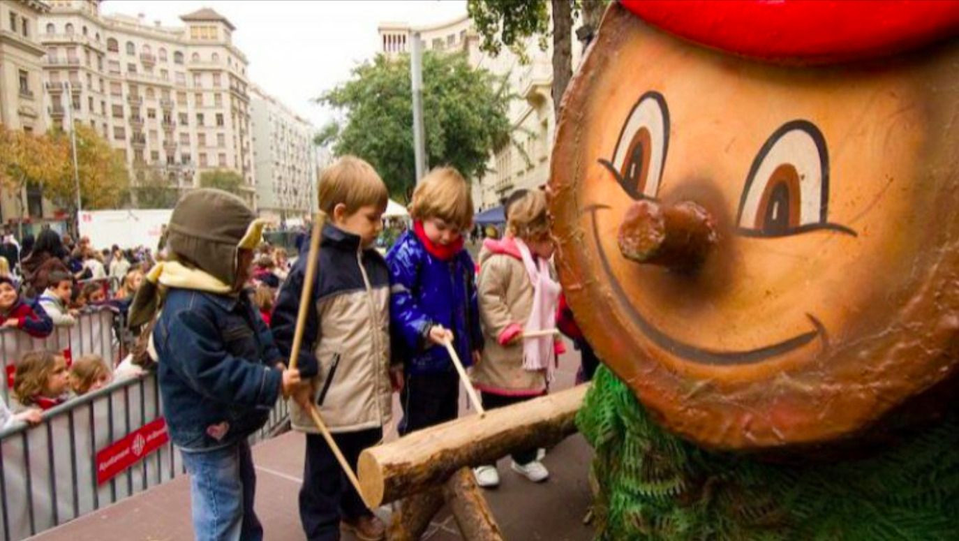 Tió Gegant de Santa Llúcia / AJUNTAMENT DE BARCELONA