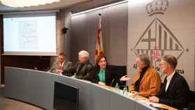 Ada Colau durante la presentación del memorial de la Rambla / HUGO FERNÁNDEZ