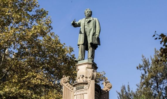 Monumento a Clavé, en el paseo de Sant Joan / HUGO FERNÁNDEZ