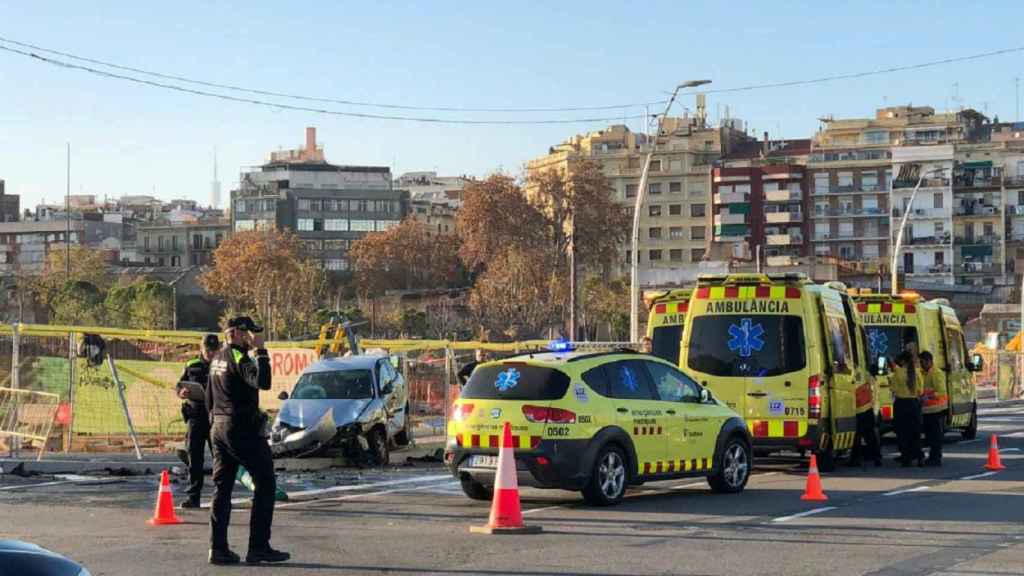 La Guàrdia Urbana ha cortado el tráfico a la altura de plaza de las Glóries / betevé