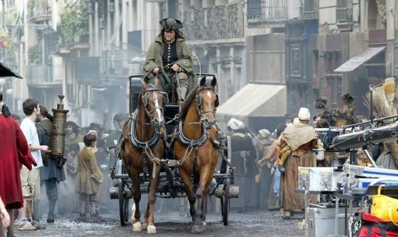 Imagen de la filmación de 'El Perfume' en la calle Ferran / Archivo