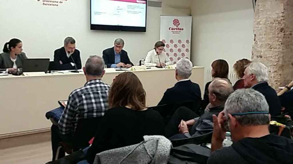 Miembros de Cáritas explican el informe sobre la vivienda / Cáritas