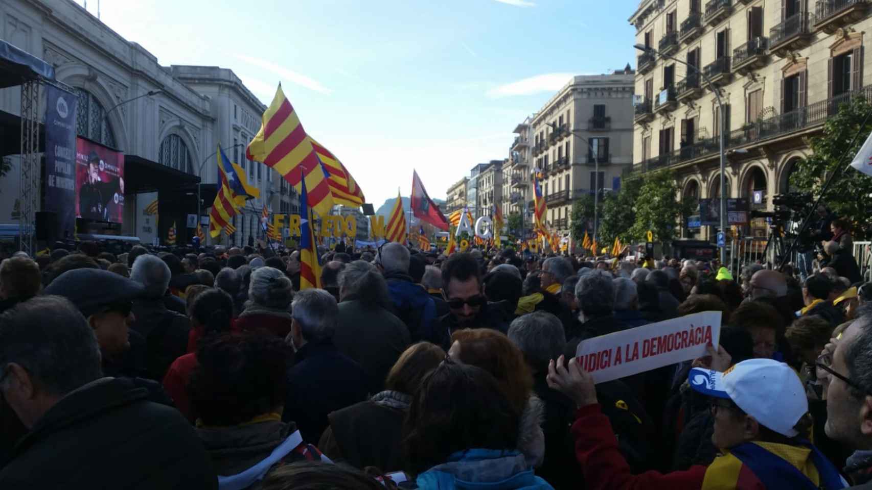 Acto de Òmnium contra el Consejo de Ministros / NEUS LÓPEZ