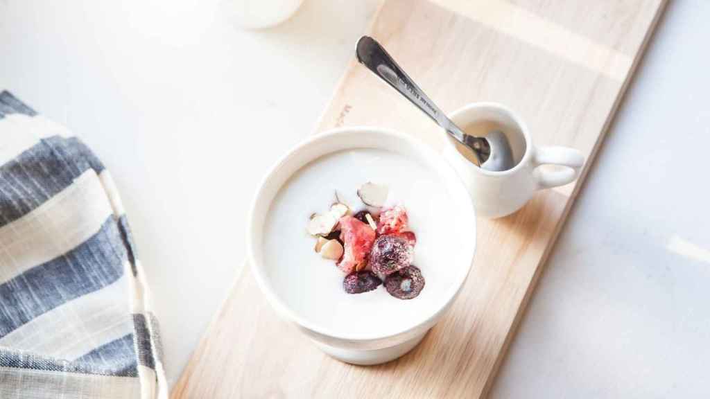 Bol de yogur con frutas