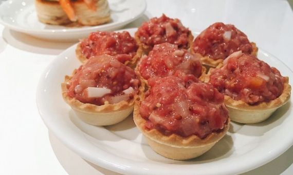 Tartaletas de steak tartar / PURÉ DE PALABRAS