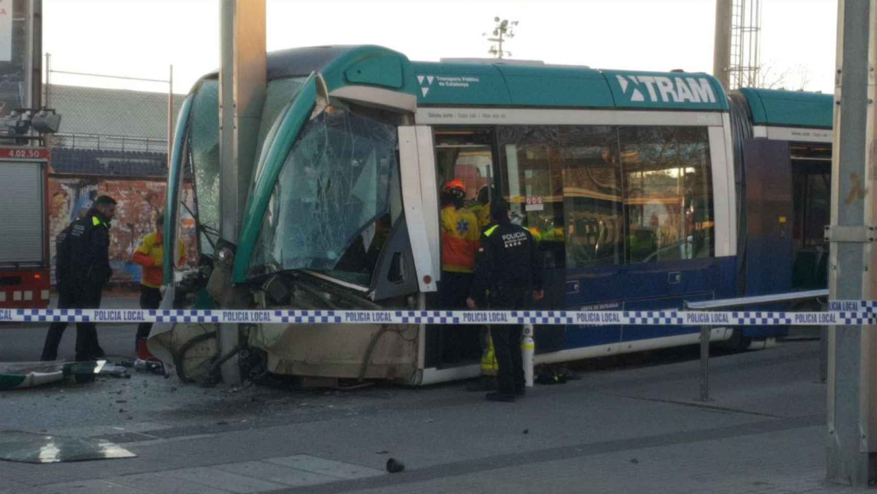 La conductora del tranvía quedó atrapada dentro de la cabina / MA