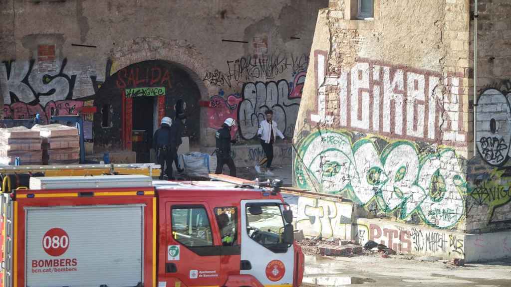 Los bomberos han extinguido el fuego en la Torre del Fang / HUGO FERNÁNDEZ