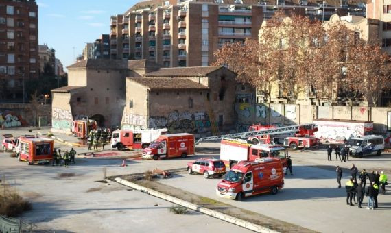 Varias dotaciones de bomberos han trabajado para extinguir el fuego en la Torre del Fang / HUGO FERNÁNDEZ