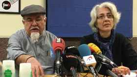 Filiberto Bravo (AV Ciutat Meridiana) y Ana Menéndez (Favb), en la conferencia de prensa / MIKI