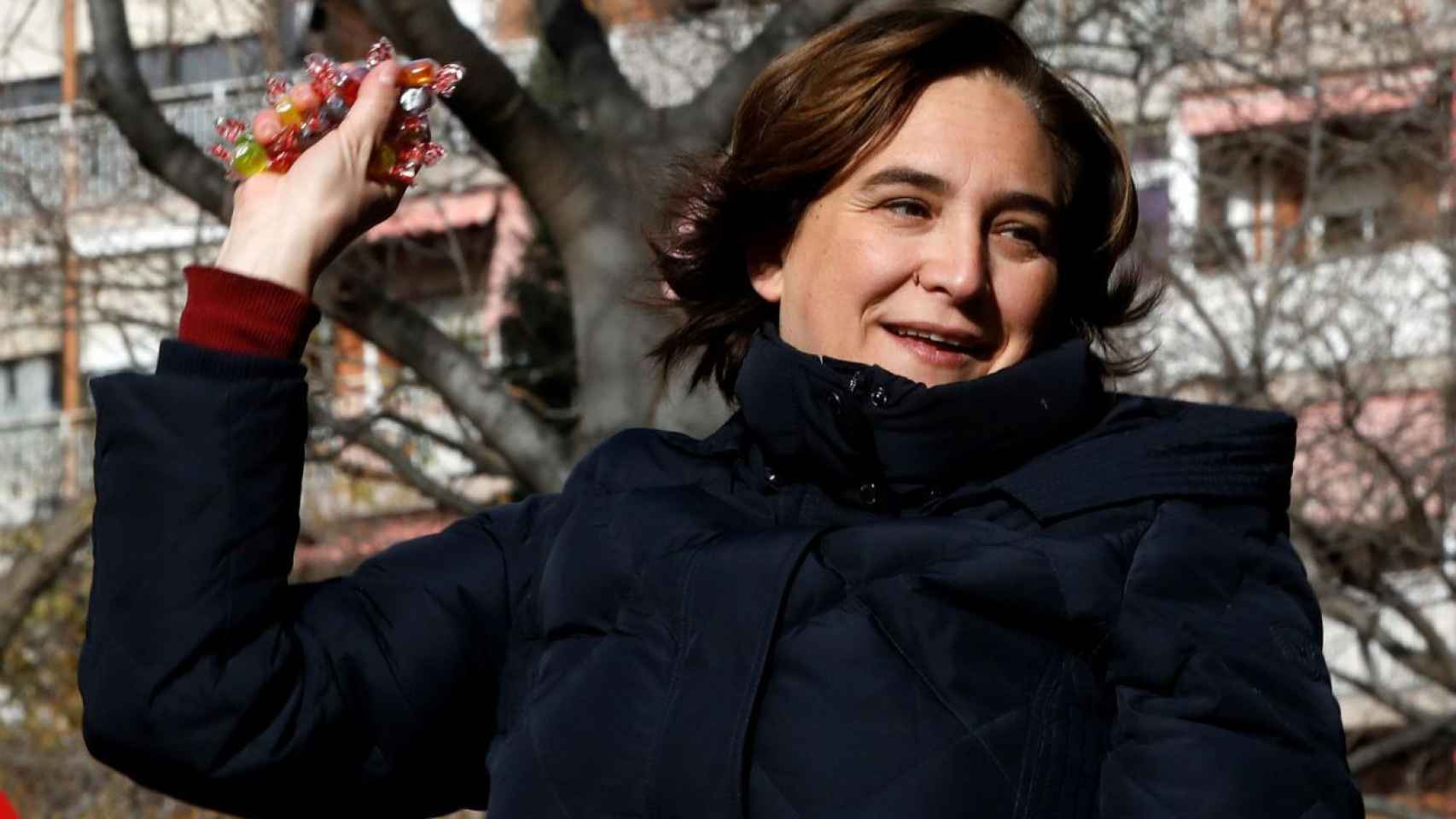 Ada Colau durante la fiesta de los Tres Tombs en Sant Andreu / EFE, Alberto Estévez