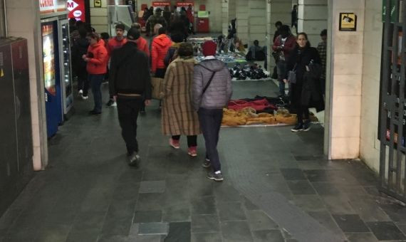 Manteros del intercambiador de Plaza Catalunya / P. A.