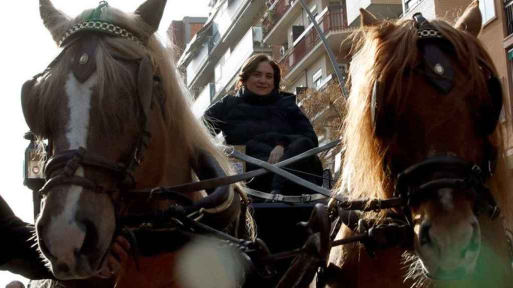 Ada Colau, alcaldesa de Barcelona, en la fiesta de los Tres Tombs de 2019 / EFE ALBERTO ESTÉVEZ