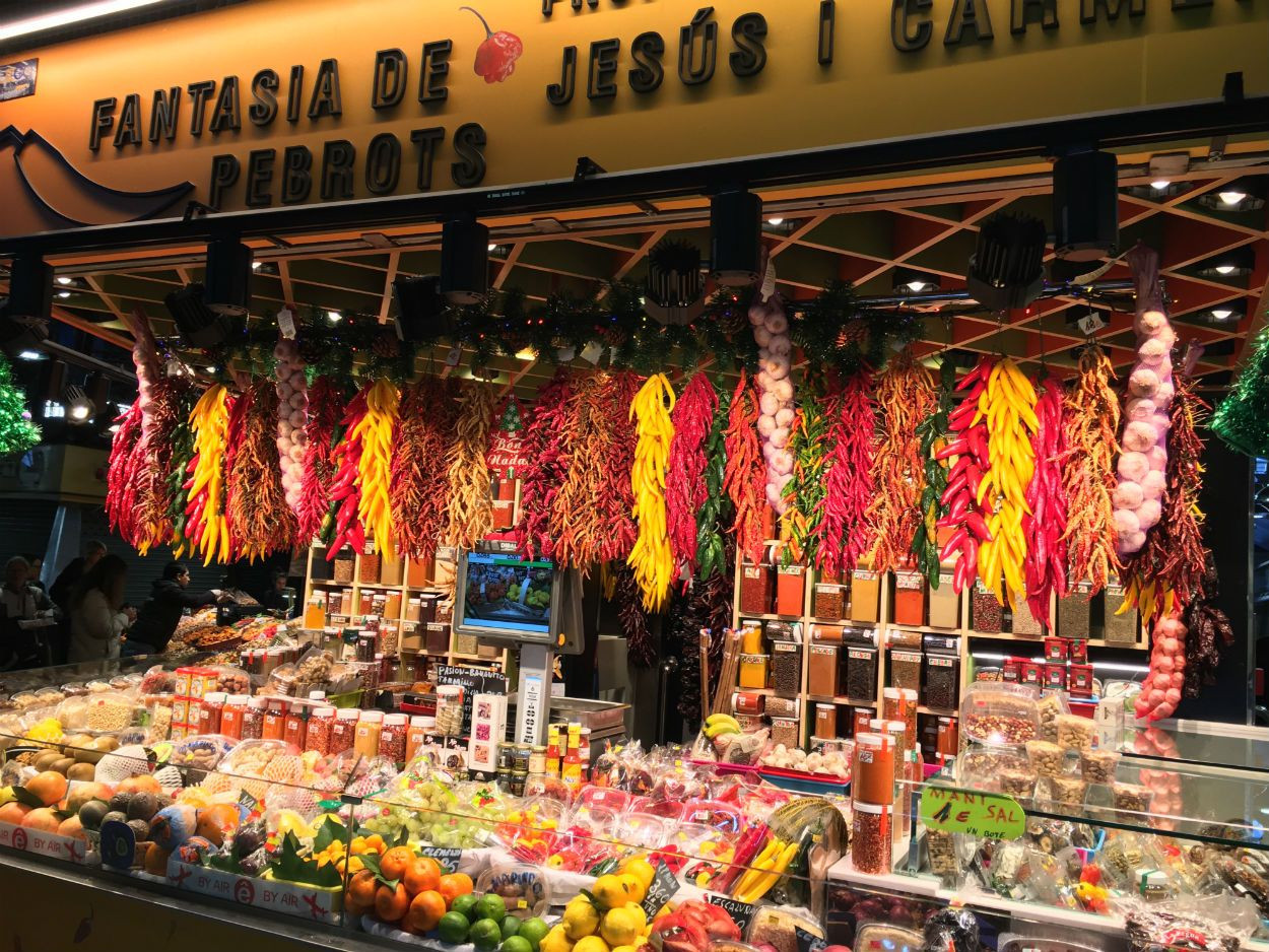 Colores y pimientos de La Boqueria / MIKI