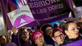 Manifestación feminista en plaza Sant Jaume / EFE, QUIQUE GARCÍA