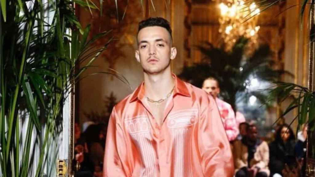 C. Tangana desfilando en la semana de la moda de París / ALEX TURRIÓN