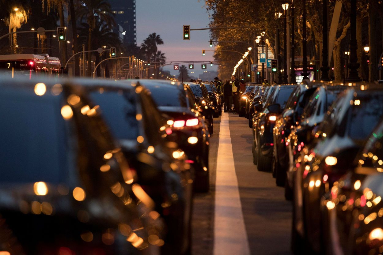 Los coches VTC han cortado la Diagonal barcelonesa / EFE , Marta Pérez