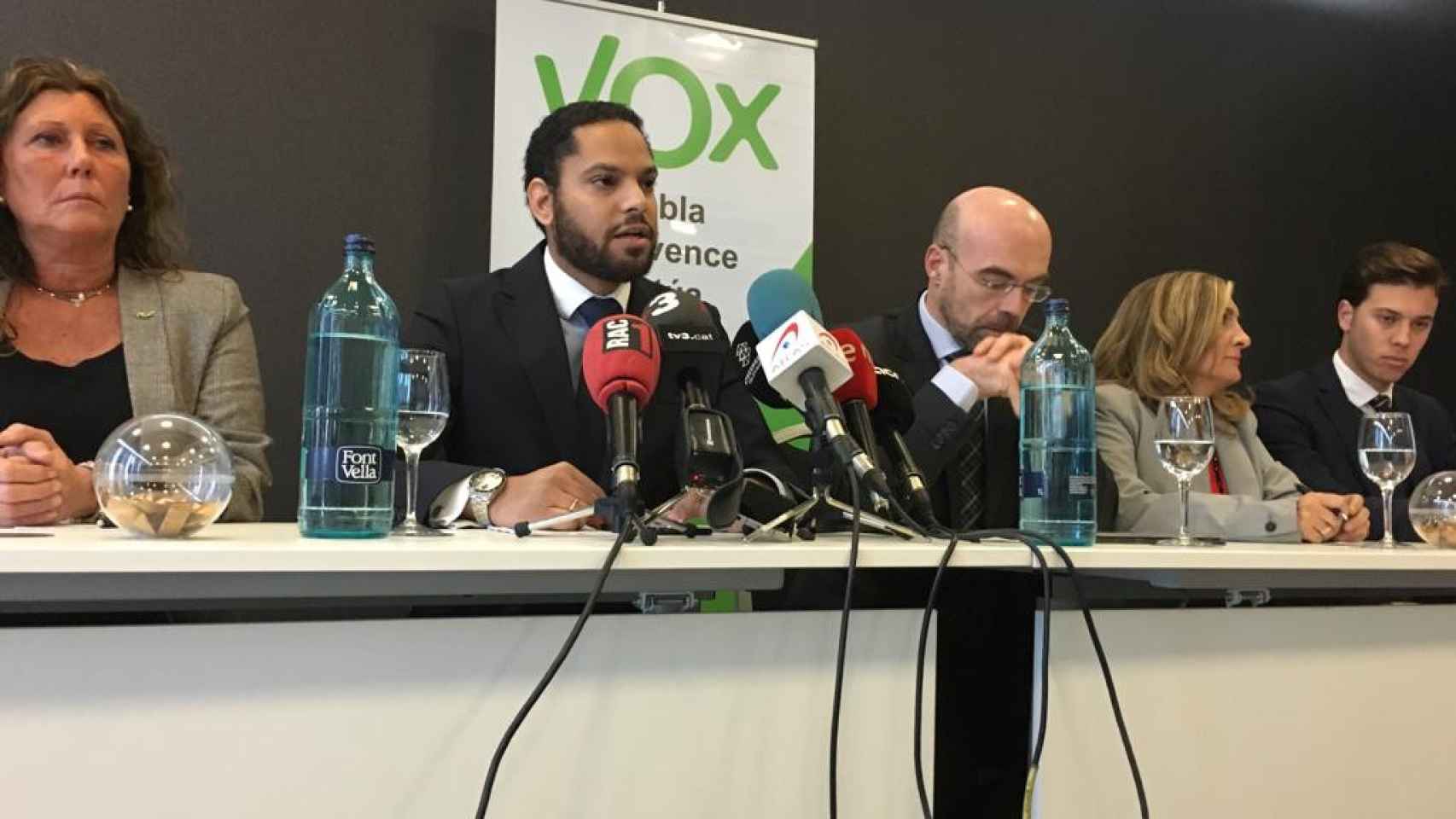 Rueda de prensa de Vox en Barcelona / @Igarrigavaz