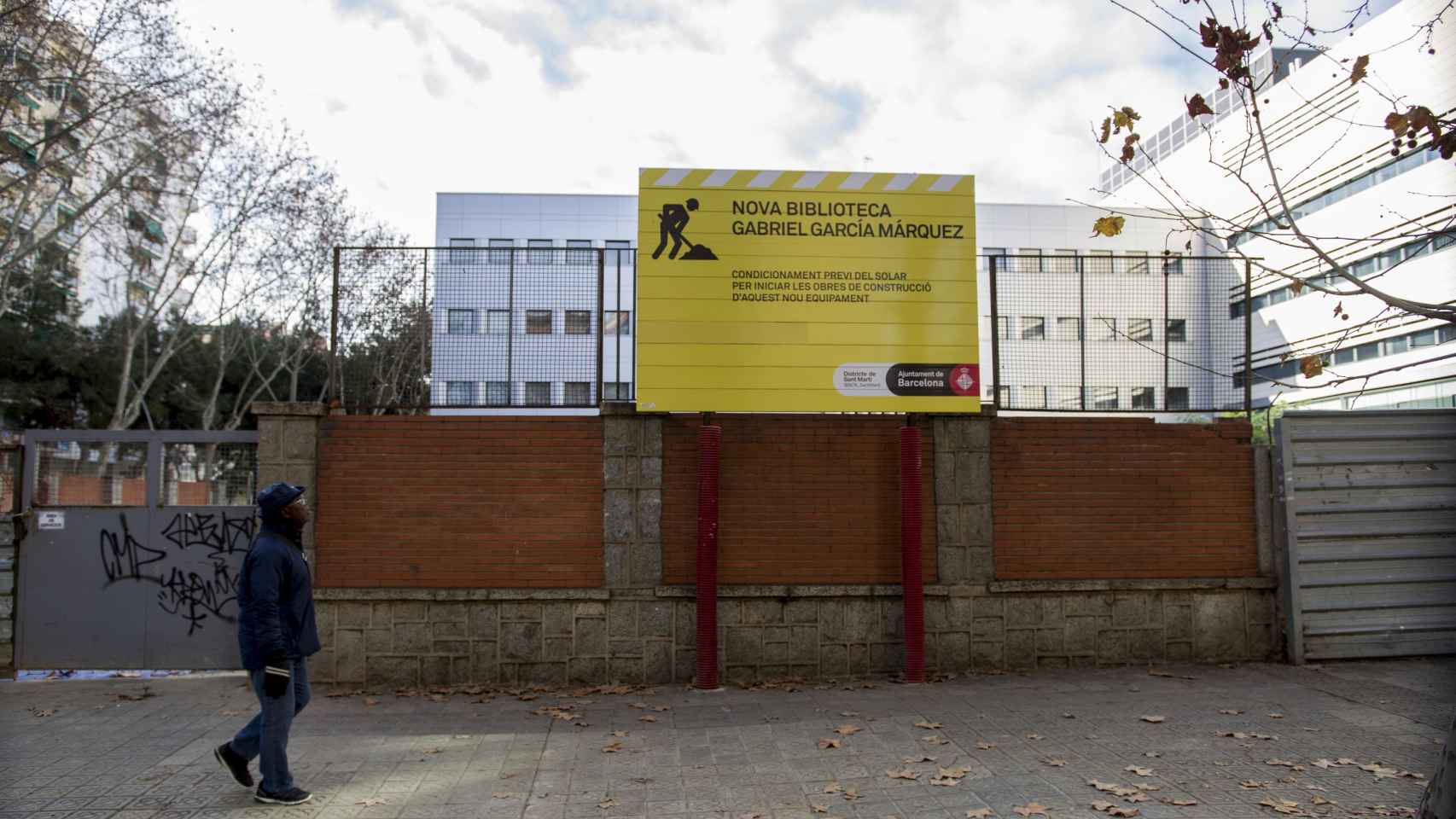 Las obras de la biblioteca de Sant Martí arrancan con cuatro años de retraso / HUGO FERNÁNDEZ