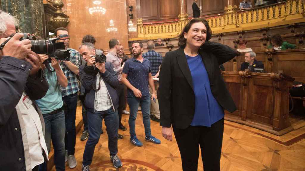 Ada Colau ha recibido duras críticas en el pleno de este viernes / EFE